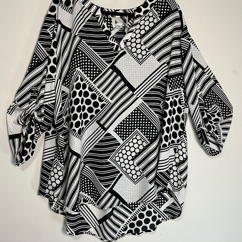EST. 1946 Cato NWT Black & White Mixed Print Top Size 26/28 W (G)